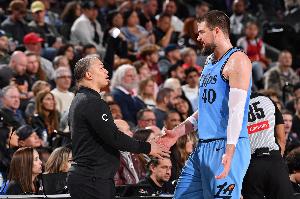 PG-祖巴茨：我们现在正确打球 专注取胜 防守水平比赛季初更高